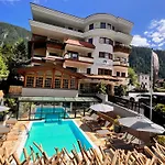 Alpine Hideaway Zillertalerhof فندق
