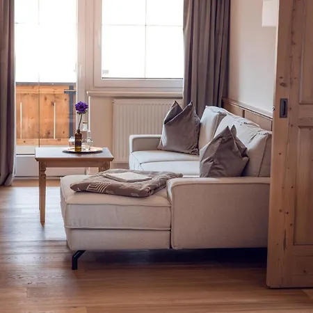 Alpine Hideaway Zillertalerhof Готель Майргофен