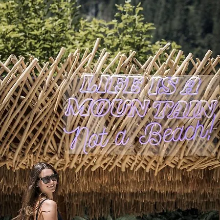 Alpine Hideaway Zillertalerhof 호텔 4*