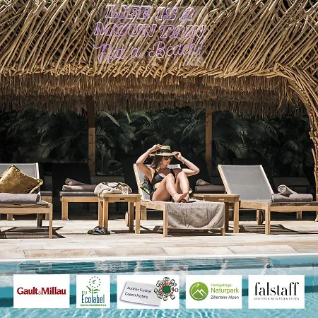 호텔 Alpine Hideaway Zillertalerhof