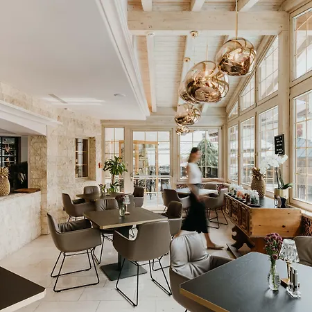Alpine Hideaway Zillertalerhof ホテル 4*