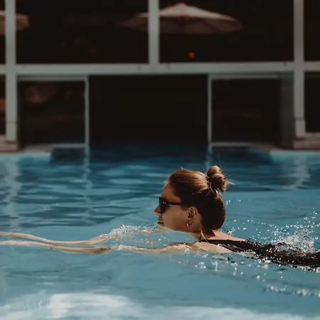 Alpine Hideaway Zillertalerhof 호텔 4*