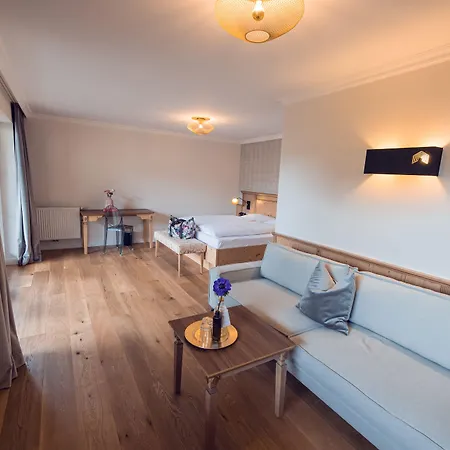 Alpine Hideaway Zillertalerhof ホテル 4*