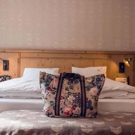 Alpine Hideaway Zillertalerhof 4* 迈尔霍芬