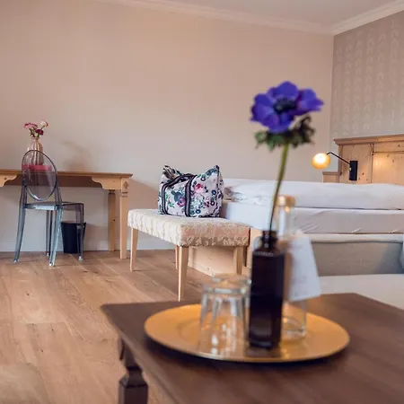 Alpine Hideaway Zillertalerhof 迈尔霍芬