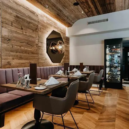 Alpine Hideaway Zillertalerhof 迈尔霍芬