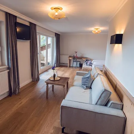 מלון Alpine Hideaway Zillertalerhof 4*